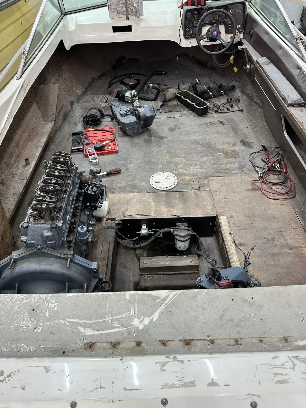 Reinell V1701 vóór de refit